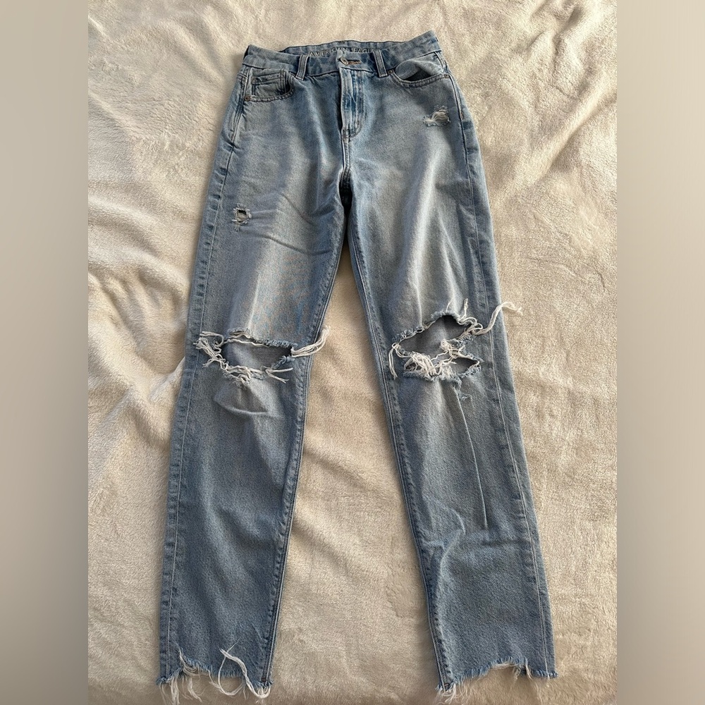 American Eagle High Waisted Curvy Mom Jean